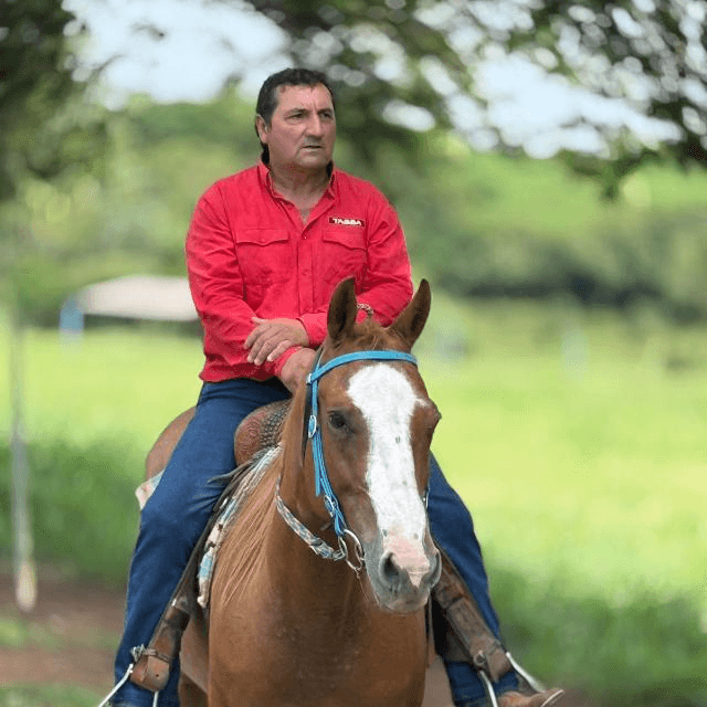 Luiz Gomes a cavalo